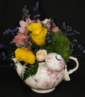 Tea Pot with fresh flowers